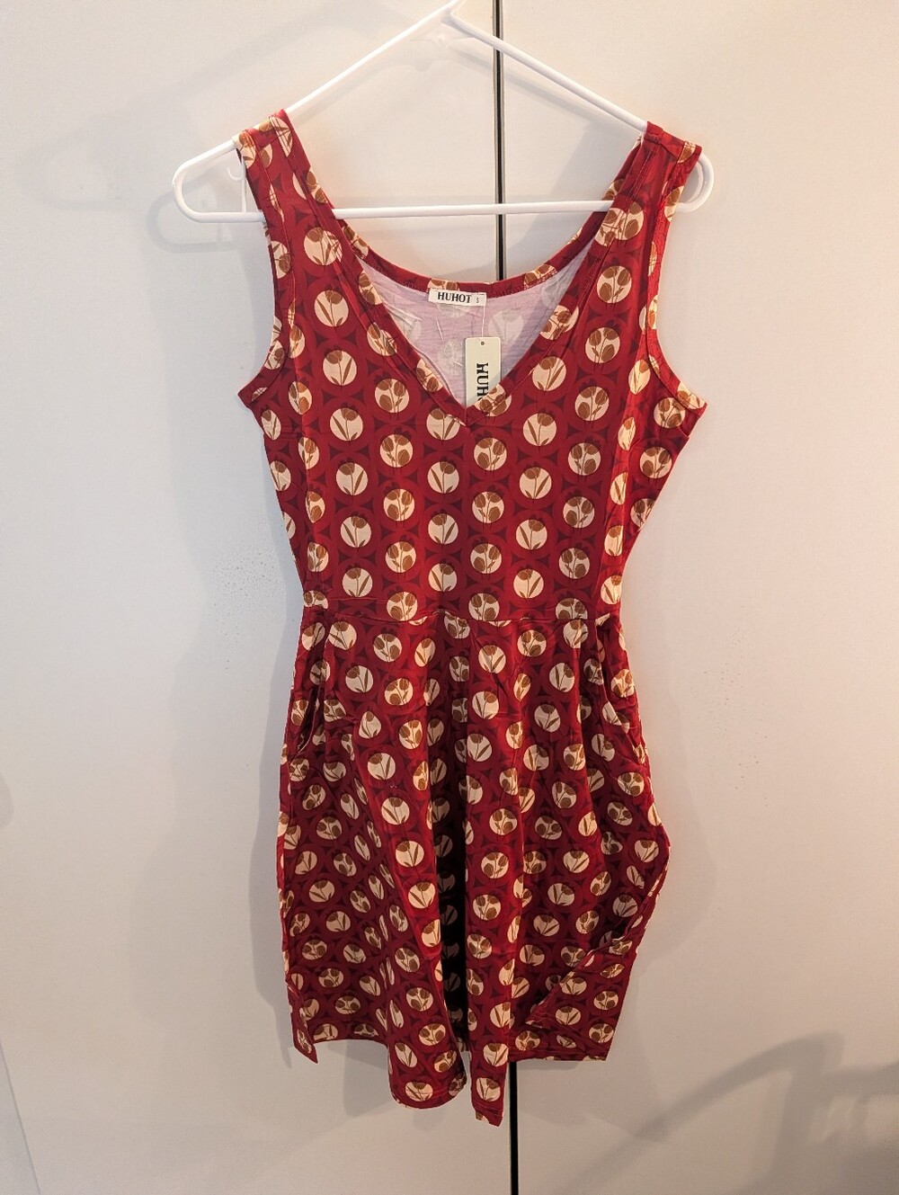 Huhot Woman's Small Maroon Sleeveless V-Neck Printed Dress